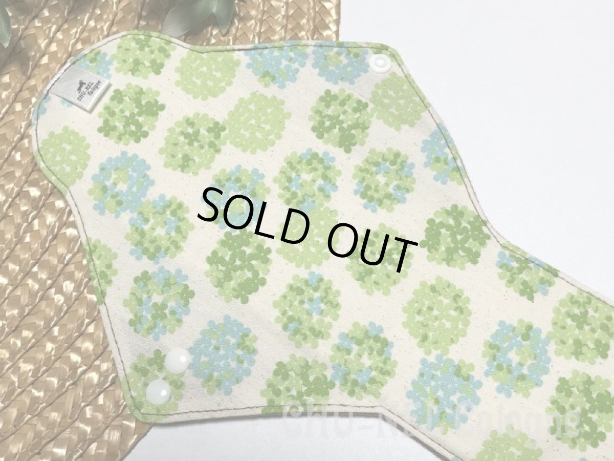 画像2: ★布ナプキンLサイズ★7層防水(あじさいボールxモカ茶ネル)グリーン (2)