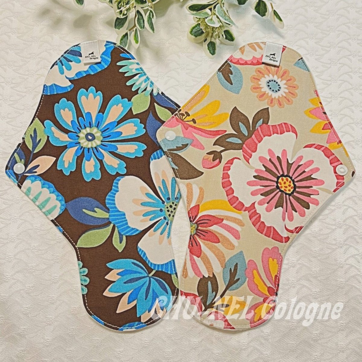 画像2: お肌面4色から選べる★布ナプキンMサイズ★2枚セット★7層防水(大きなレトロ風お花) (2)