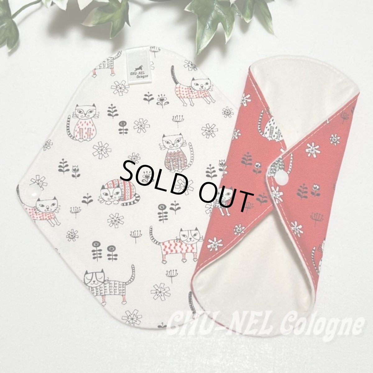 画像2: お肌面2色から選べる★布ナプキンライナー★2枚セット(北欧ニャンコ赤白) (2)