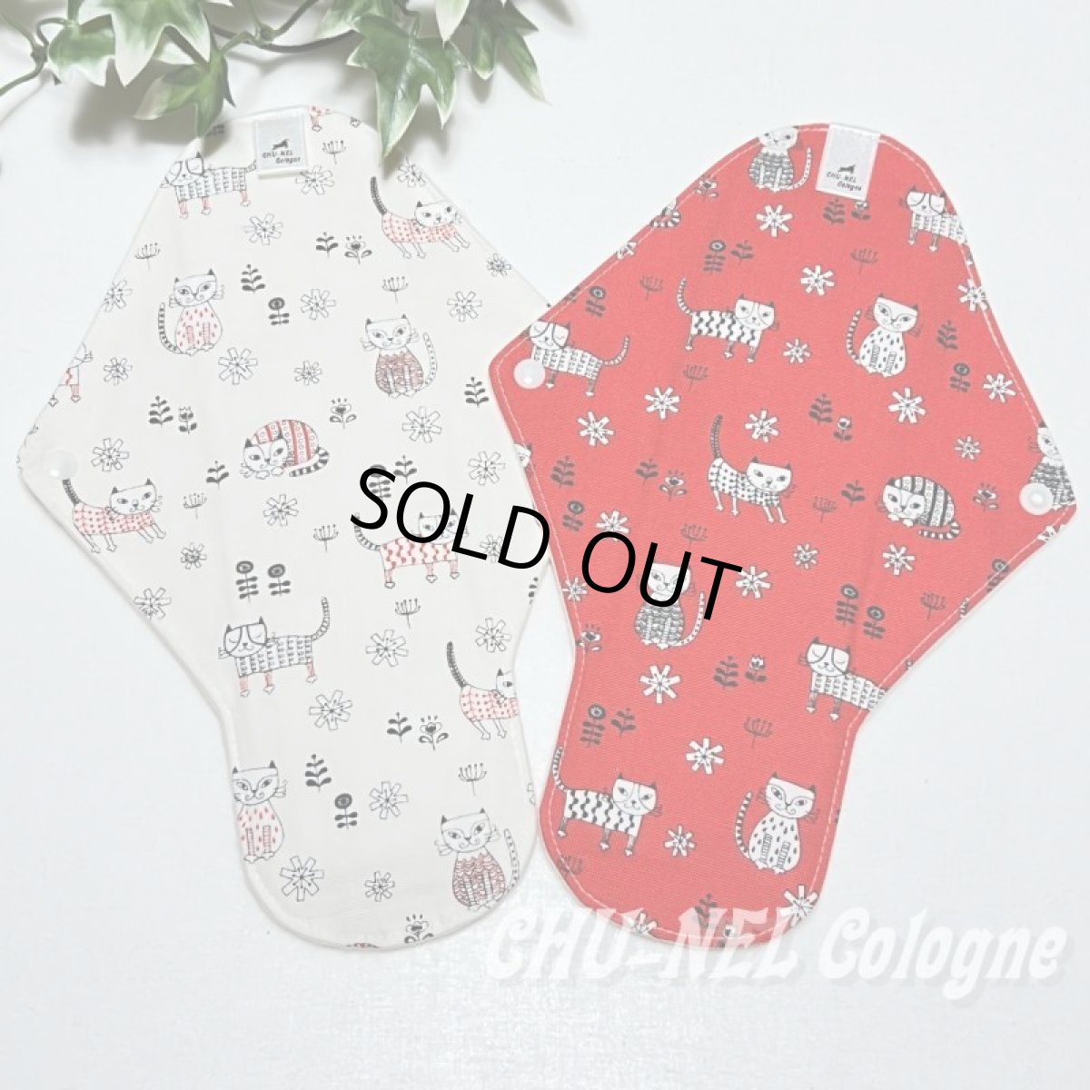 画像2: お肌面2色から選べる★布ナプキンMサイズ★2枚セット★7層防水(北欧ニャンコ赤白) (2)